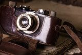 Antiek fototoestel in lederen hoes