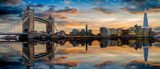 Londen bij zonsopgang aan de rivier