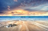Magisch strand bij zonsondergang