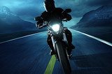 Nachtelijke Motorrit door Berglandschap