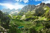 Panoramisch berglandschap in zonlicht