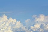Rustgevende lucht en wolken