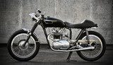 Ruwe charme van een klassieke café racer