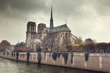 Sfeervol herfstlandschap langs de Seine