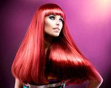 Stralend portret met rood haar in studio