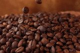 Warme val van geroosterde koffiebonen