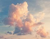 Zachte wolken in ochtendlicht