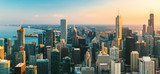 Zonsondergang boven een moderne skyline