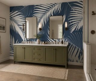 donkerblauwe achtergrond met wit palmbladmotief fotobehang voor de badkamer fotobehang demural