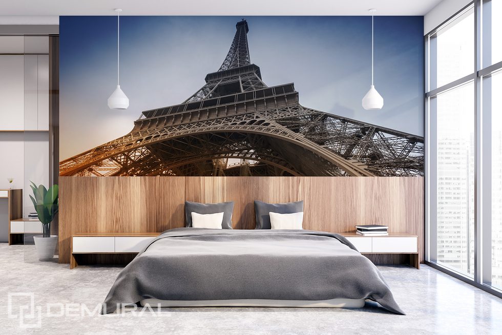Uitrusten onder de iconische toren Eiffeltoren Fotobehang Fotobehang Demural
