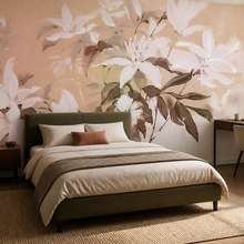 Delicate-lichtspel-op-een-bloemmotief-fotobehang-voor-de-slaapkamer-fotobehang-demural